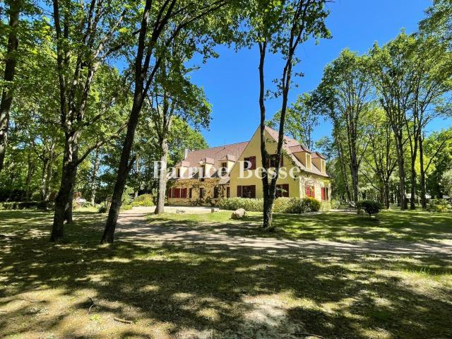 En Seine et Marne, à 10 min de Fontainebleau, une maison con. 290m² Barbizon