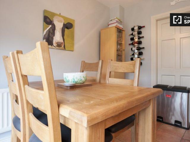 En suite double bedroom in 3 bedroom house in Dublin