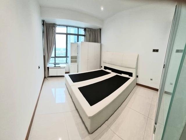 En suite master bedroom, Novena MRT