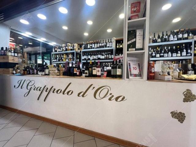 Enoteca in vendita a Milano
