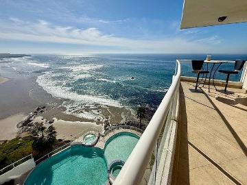 Enorme balcón frente al mar que rodea como ningún otro en la costa