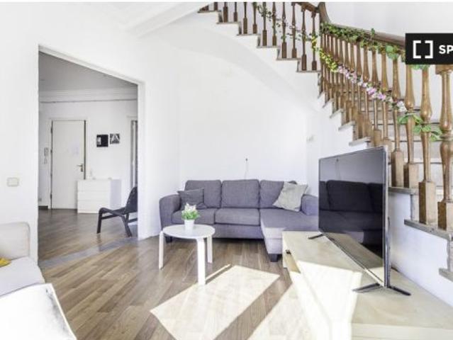 Enorme habitación en alquiler en piso de 13 habitaciones en Sant Gervasi