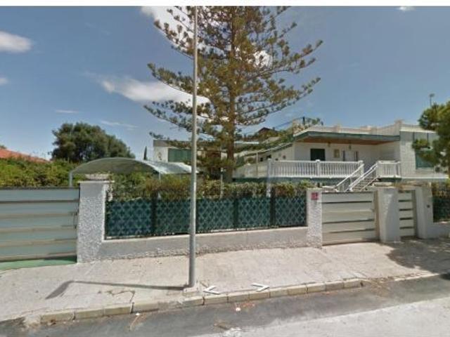 Enorme villa con terreno en la playa de la Zenia