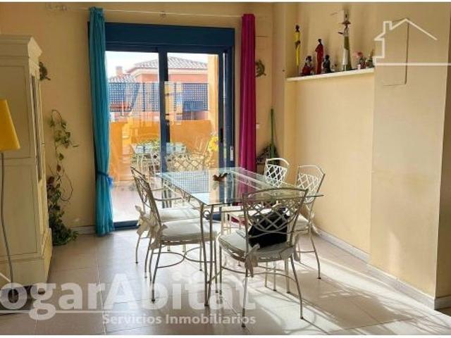 ¡ENCANTADOR! ÁTICO DÚPLEX, ALTO Y ESPACIOSO EN RESIDENCIAL CON PISCINA Y PARKING