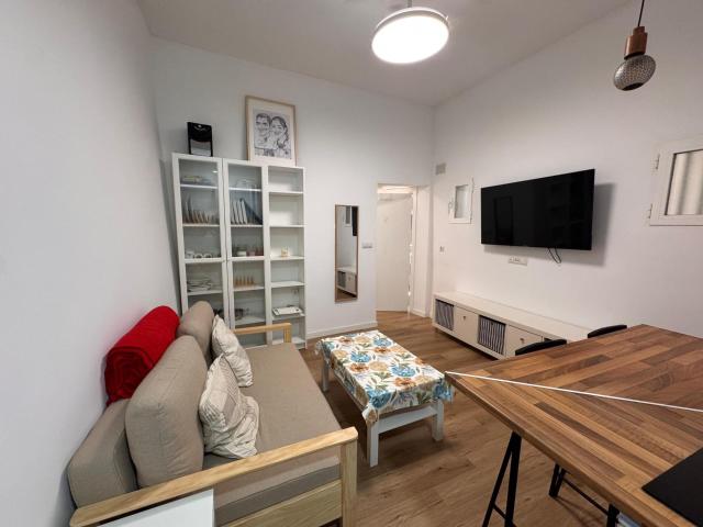 ¡Encantador apartamento amueblado junto a Antón Martín!