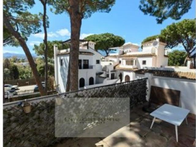 Encantador apartamento con terraza y piscina en Nueva Andalucía Marbella