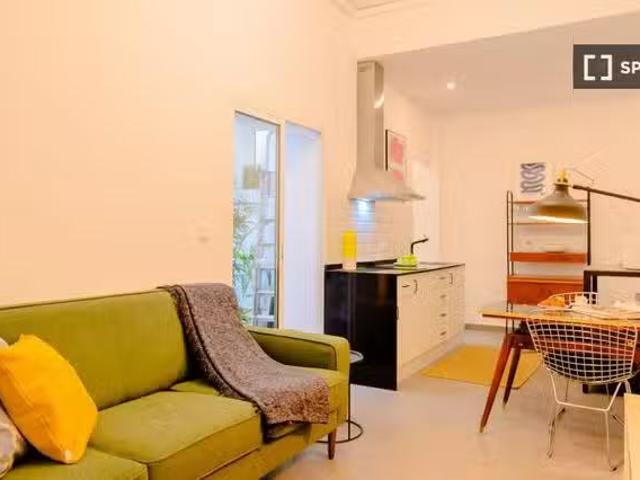 ¡Recién llegado! Apartamento de 1 dormitorio en alquiler en Em.