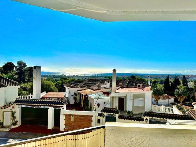 Encantador Apartamento de 2 Dormitorios en Las Brisas, Marbella