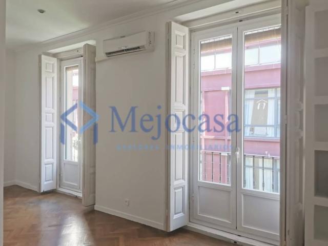 Encantador apartamento en el corazón de Ópera. – En Palacio