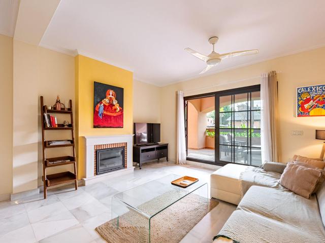 Encantador Apartamento en Planta Baja con Amplia Terraza Pri. 116m² Estepona