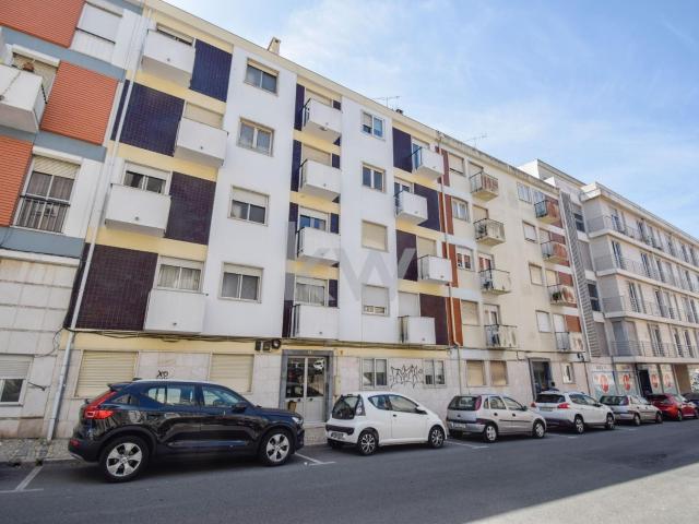 Encantador Apartamento T3+Estúdio à Venda no Centro de Quelu. 86m² Queluz e Belas