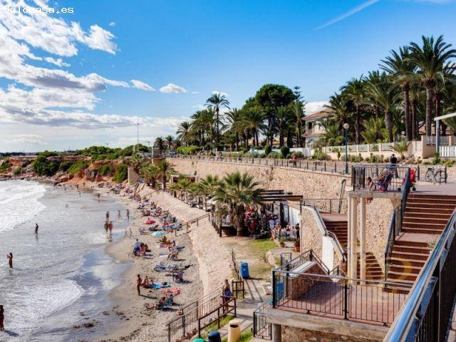ENCANTADOR BUNGALOW ADOSADO CON SOLÁRIUM EN ORIHUELA COSTA