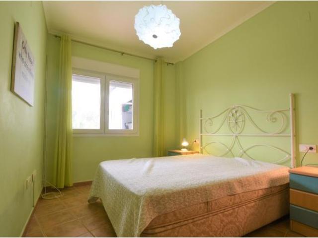 Encantador Bungalow de Una Sola Planta con Piscina Comunitaria en Mil Palmeras ?