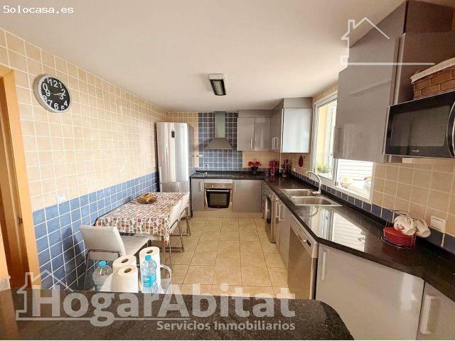 ¡ENCANTADOR CHALET! AMPLIO Y SOFISTICADO CON PISCINA, GARAJE Y DOS TERRAZAS