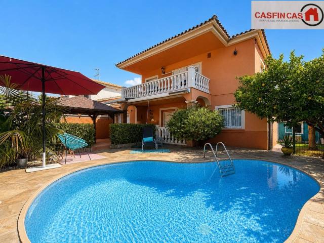 ENCANTADOR CHALET EN CUBELLES ZONA GAVIOTES