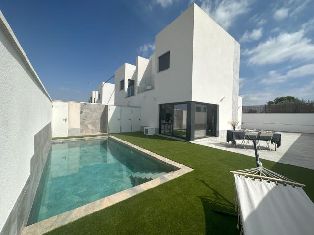 Encantador Chalet en Mutxamel con piscina privada y terraza