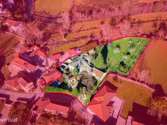 Encantador Conjunto de Moradias Rsticas e Terreno em Vieira do Minho