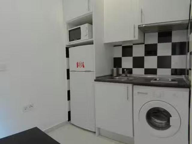 Barato Estudio en Calle de Rodrigo Uhagón, Pradolongo