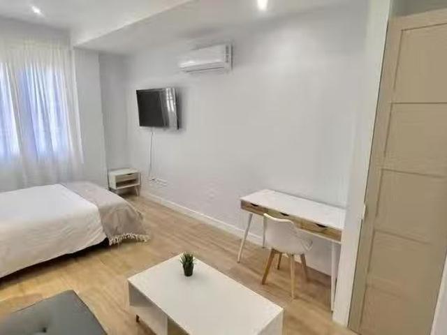 ¡Renta! Estudio en Calle de Torregrosa, Pinar del Rey