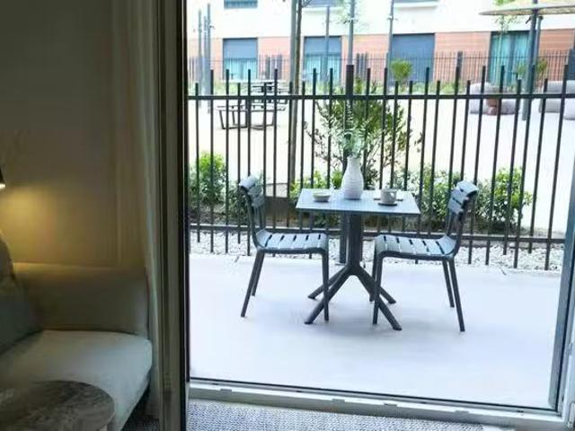 Único Estudio en Avenida de la Industria