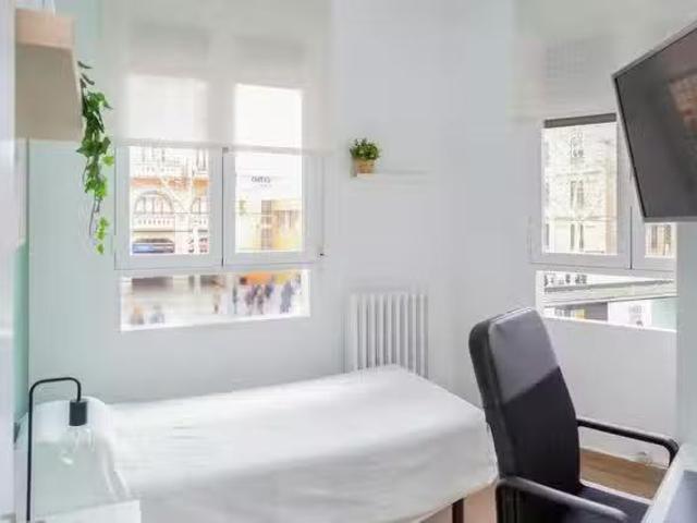 Encantador Habitación en Calle Arzobispo Doménech, Centro