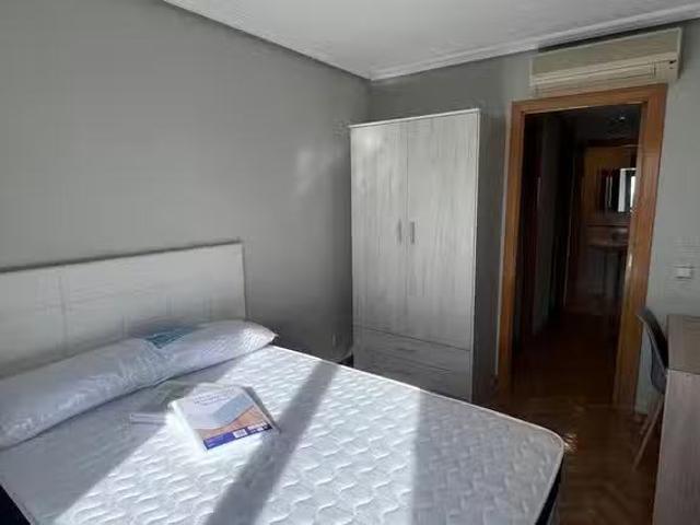 ¡Oferta! Habitación en Calle de Caleruega, Costillares