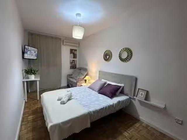 Encantador Habitación en Calle de Gregorio Navas, Puente de Va.