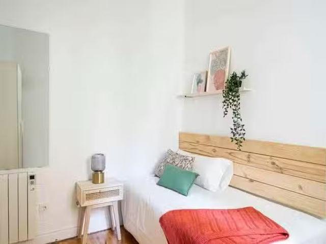 Encantador Habitación en Calle de Fernández de la Hoz