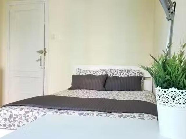 Bonito Habitación en Calle de Fernández de los Ríos, Arapiles
