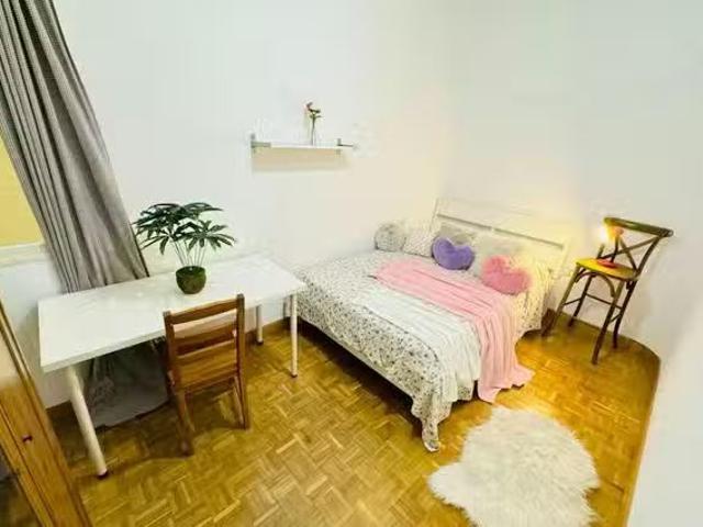 Encantador Habitación en Calle de Ferraz, Moncloa Aravaca