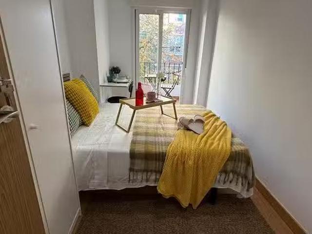 Encantador Habitación en Calle de Julián Besteiro, Tetuán