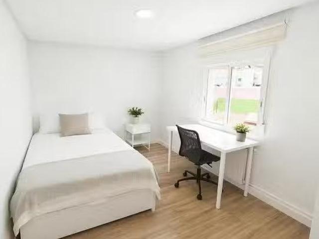 Bonito Habitación en Calle de Ofelia Nieto, Moncloa Aravaca