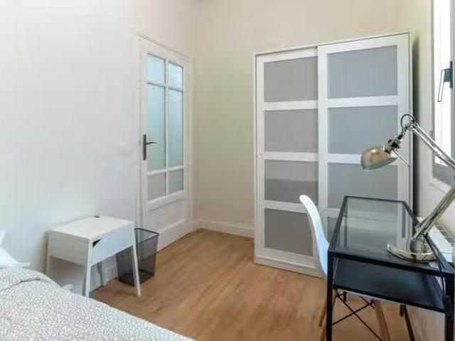 ¡Recién llegado! Habitación en Calle de los Desamparados, Cortes