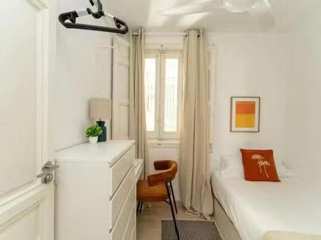 Acogedor Habitación en Calle de Luisa Fernanda, Moncloa Aravaca