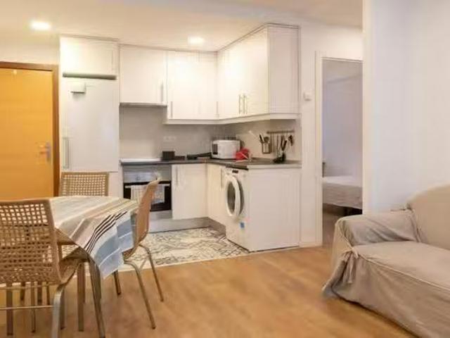 Encantador Habitación en Calle de Seseña, Aluche