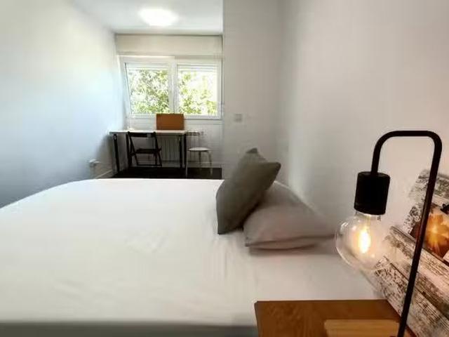 ¡Renta! Habitación en Calle de Rafael Fernández Hijicos, Puent.