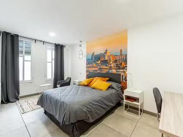 Bonito Habitación en Calle del Arenal, Sol