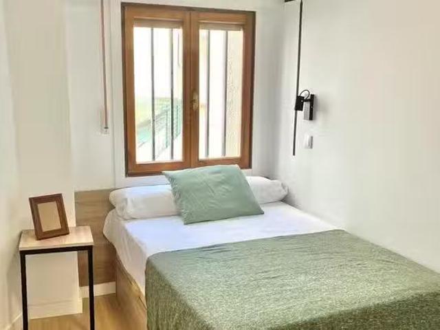 ¡En alquiler! Habitación en Calle del Petirrojo, Aluche