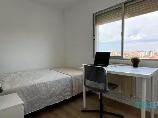 Bonito Habitación en Calle del Poeta Blas de Otero