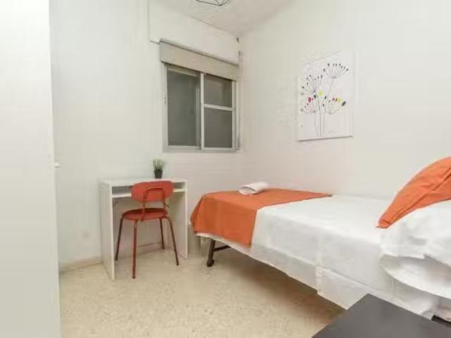 Único Habitación en Calle Ferrocarril del Puerto, Distrito Cen.