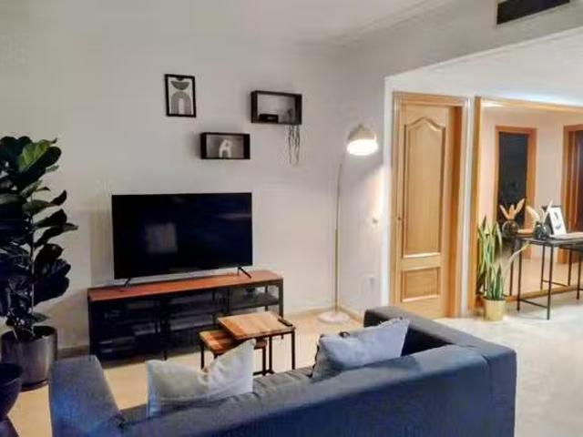 ¡Recién llegado! Habitación en Calle la Fuente, Los Ángeles