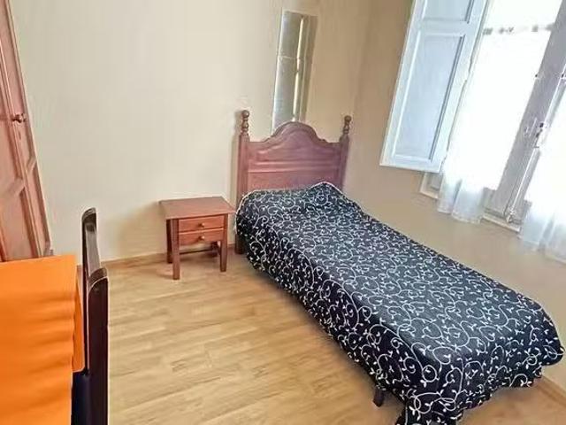 Nuevo Habitación en Calle Mariano Barbasán, Universidad