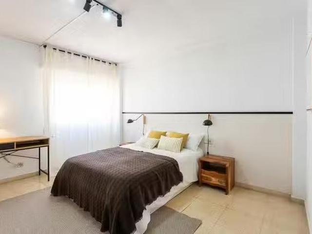 ¡Recién llegado! Habitación en Calle San Juan Bosco, Ensanche.