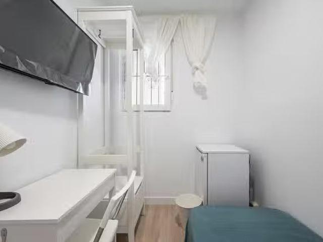 Barato Habitación en Calle Santa Áurea, Latina