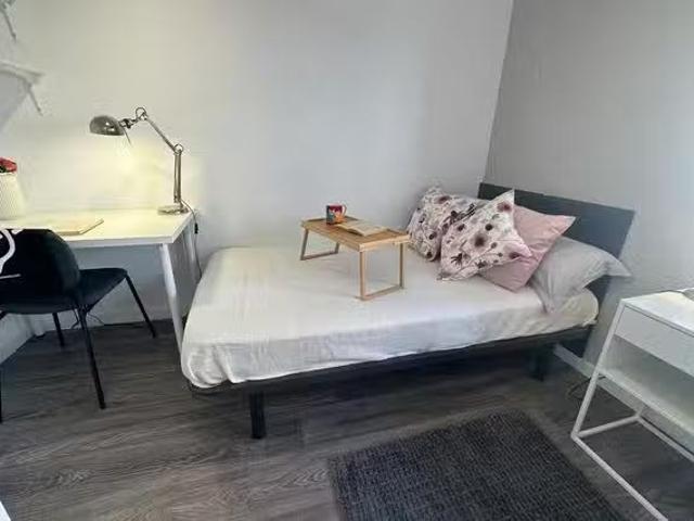 ¡En alquiler! Habitación en Calle Pico de la Maliciosa, Puente.