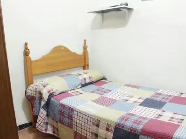Encantador Habitación en Calle Verde