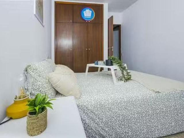 ¡Recién llegado! Habitación en Carrer d'Alvaro de Bazan, El Pl.