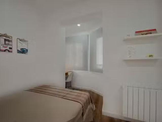 ¡Oferta! Habitación en Carrer de Nàpols