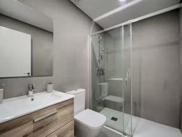 ¡Oferta! Habitación en Carrer de Nàpols
