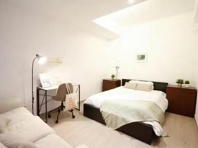Acogedor Habitación en Carrer de Balmes, l'Antiga Esquerra de.